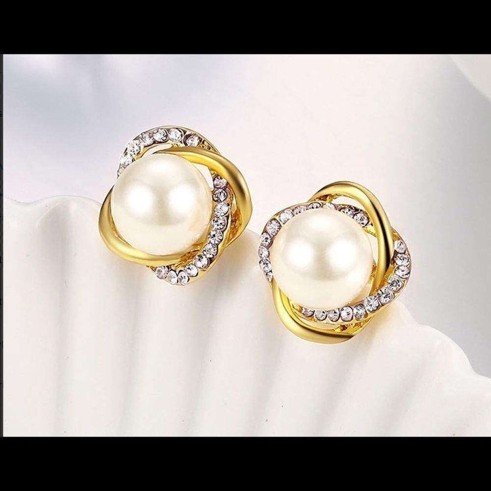 + Elegant Timeless Diamond & Pearl Earrings